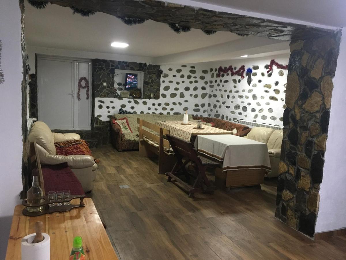 Apartmán Casa Pelerinului Capatineni-Paminteni Exteriér fotografie